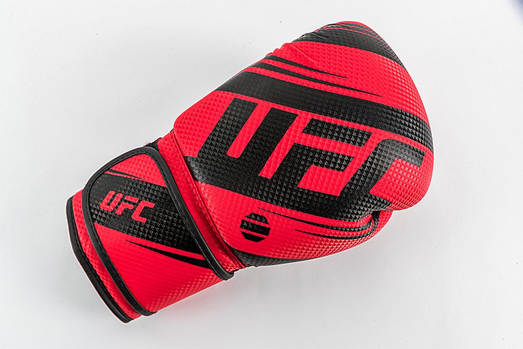 Боксерские перчатки UFC PRO Performance Rush Red,14oz 1050_700