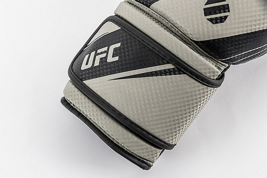 Боксерские перчатки UFC PRO Performance Rush Black,12oz 1050_700